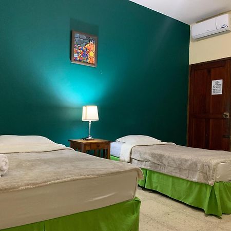 Hostal Fachente León Zewnętrze zdjęcie