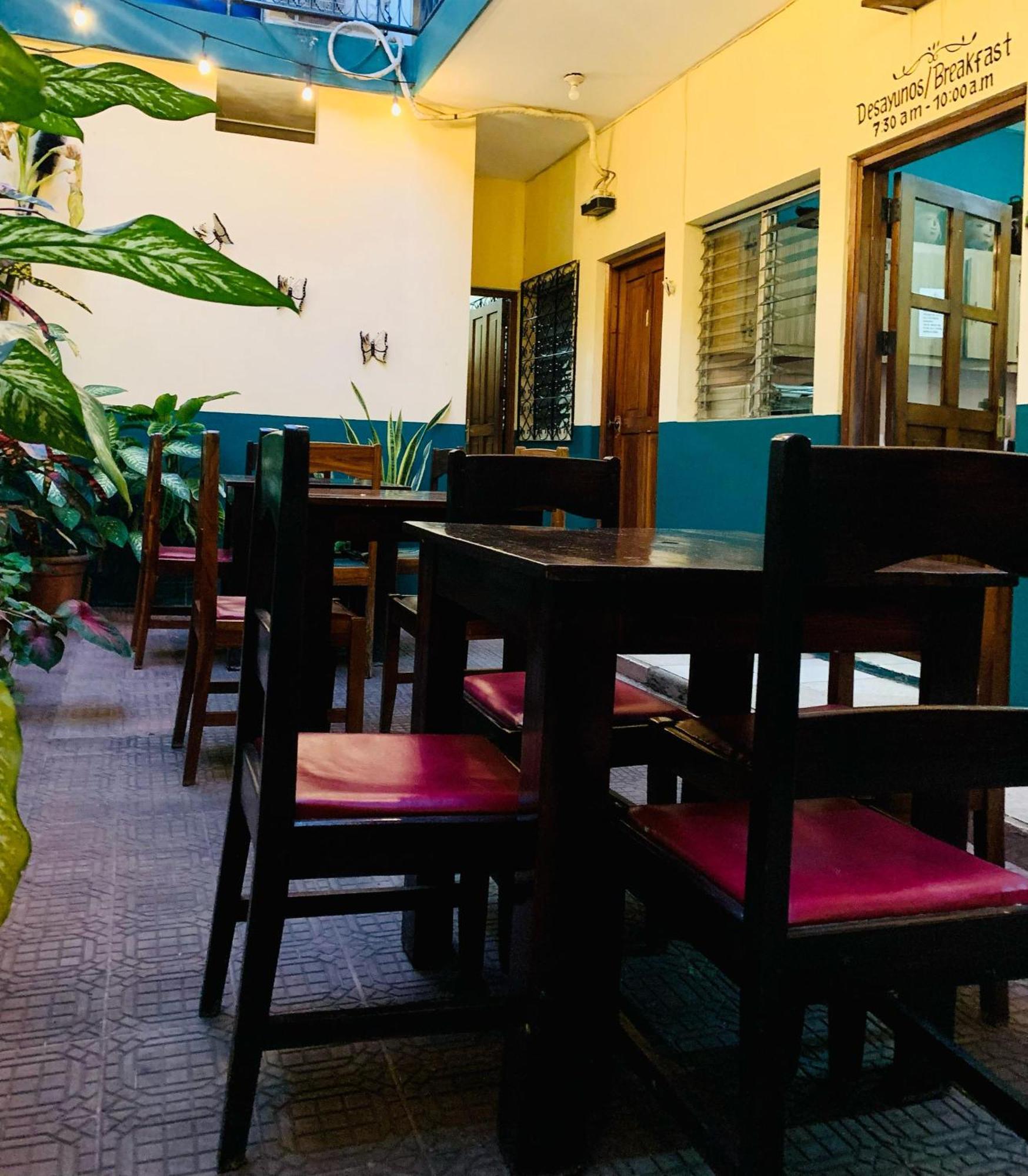 Hostal Fachente León Zewnętrze zdjęcie