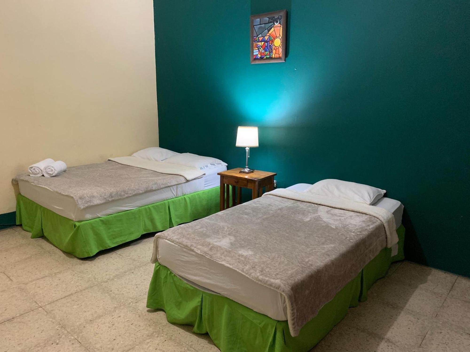 Hostal Fachente León Zewnętrze zdjęcie