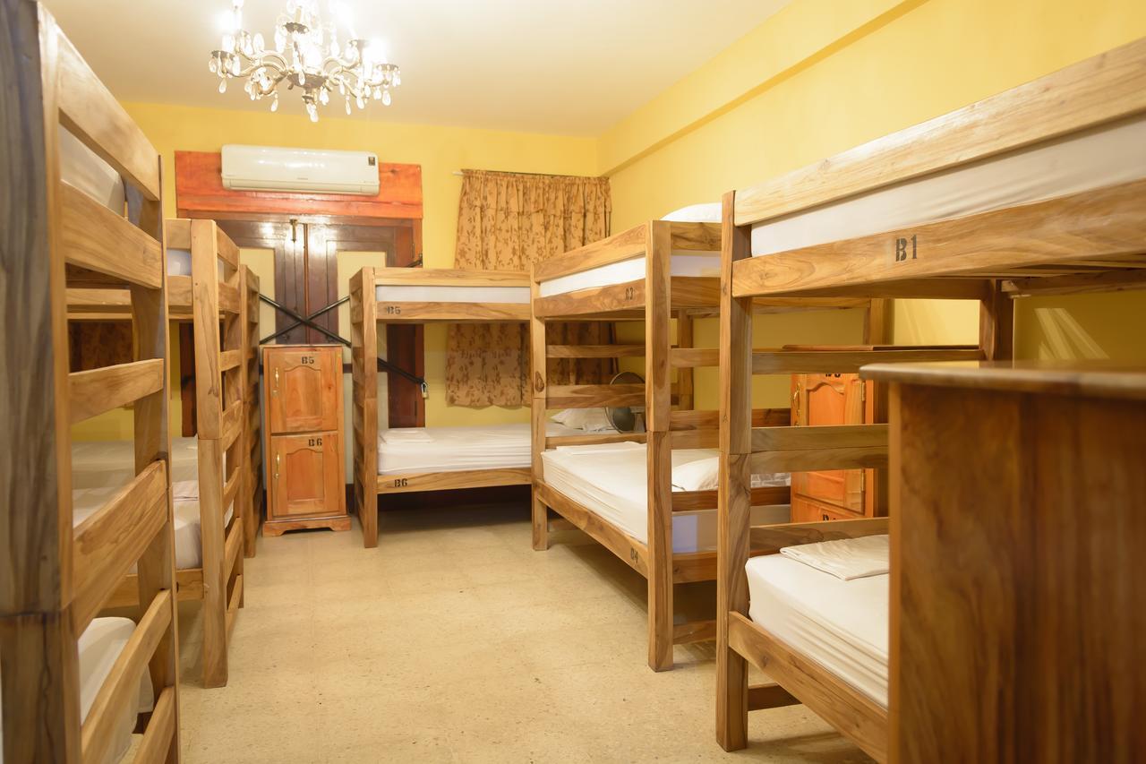 Hostal Fachente León Zewnętrze zdjęcie